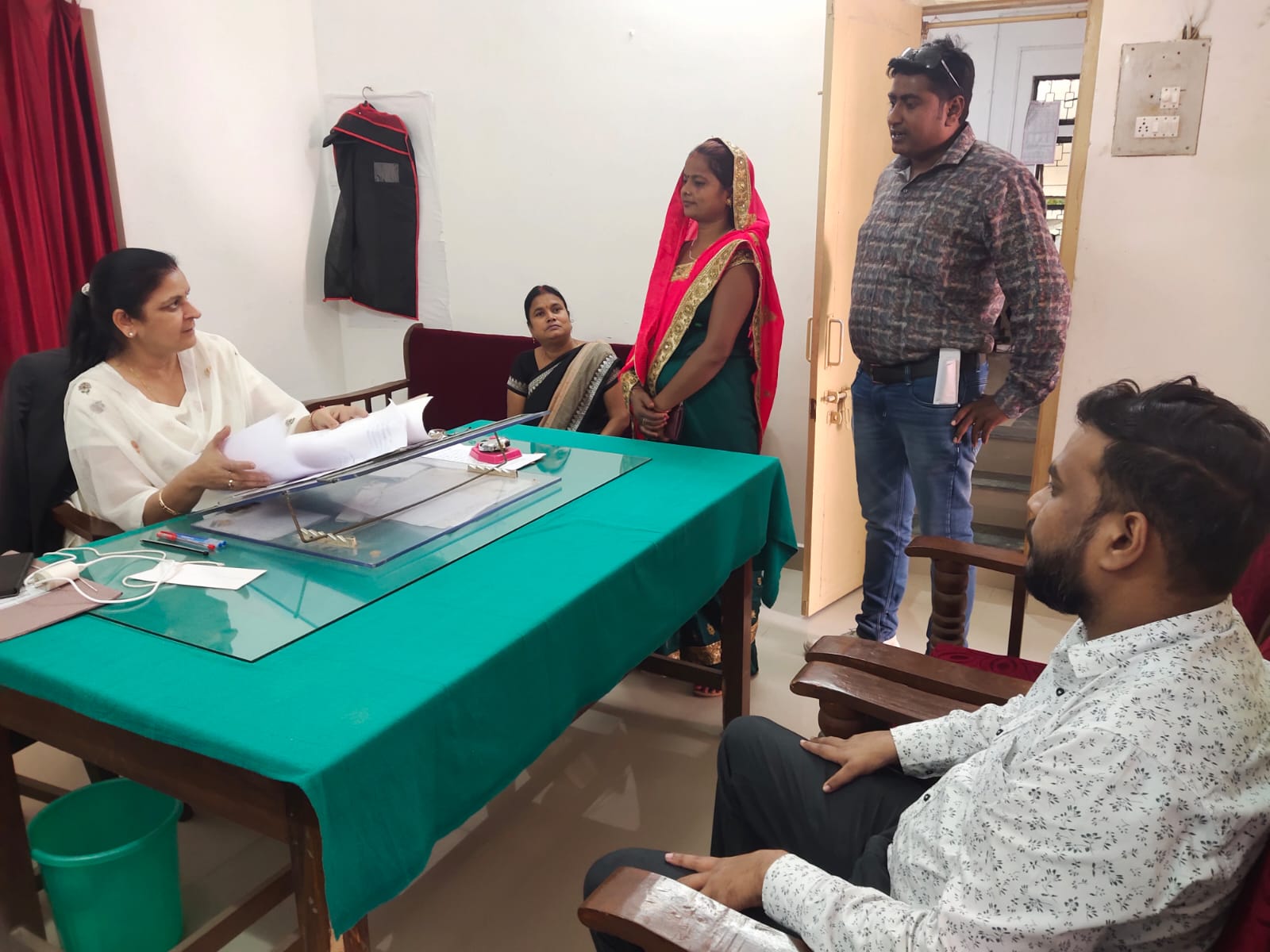 जौनपुर:पारिवारिक मामलों के अधिकतम वादों के निस्तारण हेतु प्री-ट्रायल की पंचम बैठक आयोजित