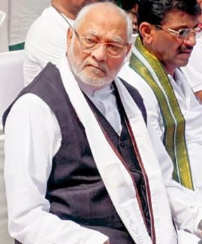 AAP पर प्रधानमंत्री के भाई प्रह्लाद मोदी का तंज, बोले- गुजरात में सिर्फ BJP-कांग्रेस का वजूद