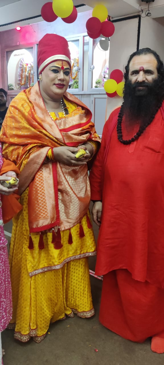 बरेली - मां पवित्र आनंद गिरि जी महाराजश्री 1008 महामंडलेश्वर किन्नर अखाड़ा एवं जूना अखाड़ा बरेली में आगमन हुआ।