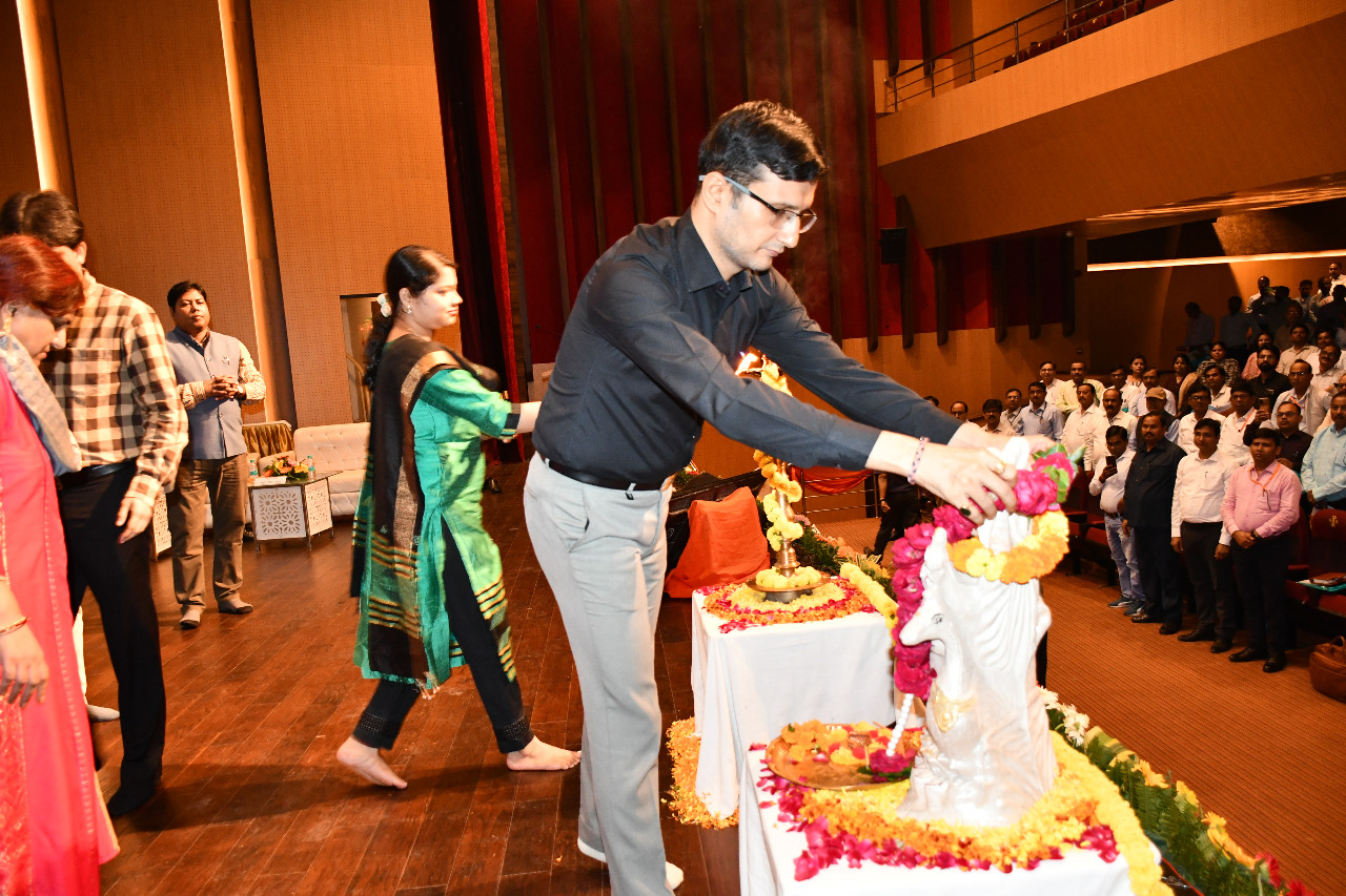 प्रयागराज : बेसिक शिक्षा विभाग की मंडली संगोष्ठी मंडलायुक्त की अध्यक्षता में संपन्न