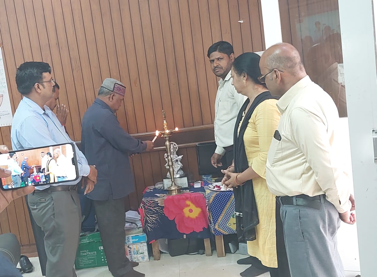 बरेली :जिला ग्रामय विकास प्राधिकरण का प्रशिक्षण कार्यक्रम का दीप जला किया आरम्भ