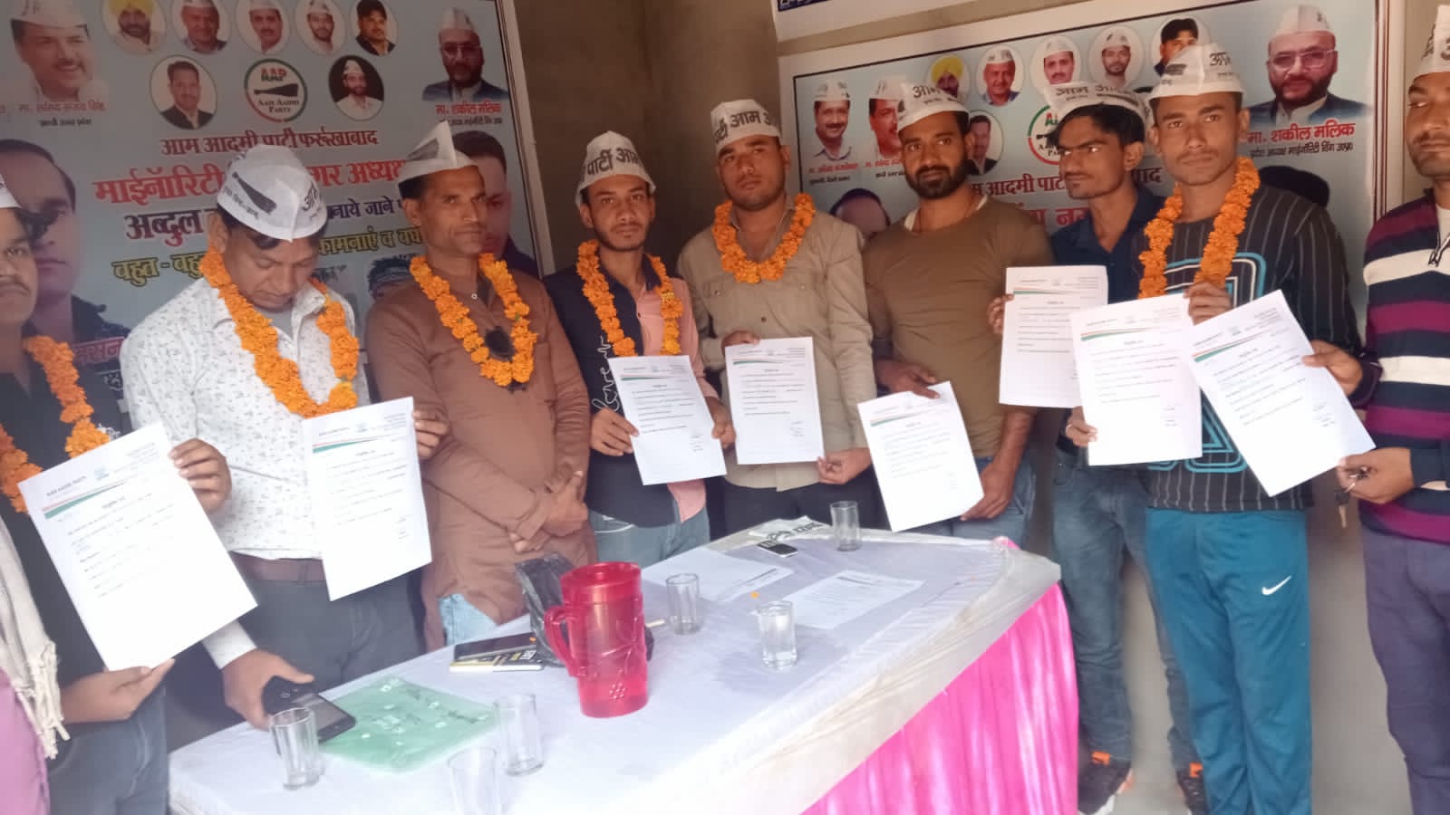 फर्रुखाबाद:नगर पंचायत शमसाबाद में आम आदमी पार्टी माइनॉरिटी विंग ज़िला अध्यक्ष नाजिम हसन ने सदस्यता अभियान चलाया