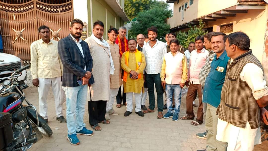 प्रयागराज:नगर पंचायत कोरांव मे भारतीय जनता पार्टी के जिला अध्यक्ष के द्वारा पांच मंडल अध्यक्ष को किया गया सम्मानित