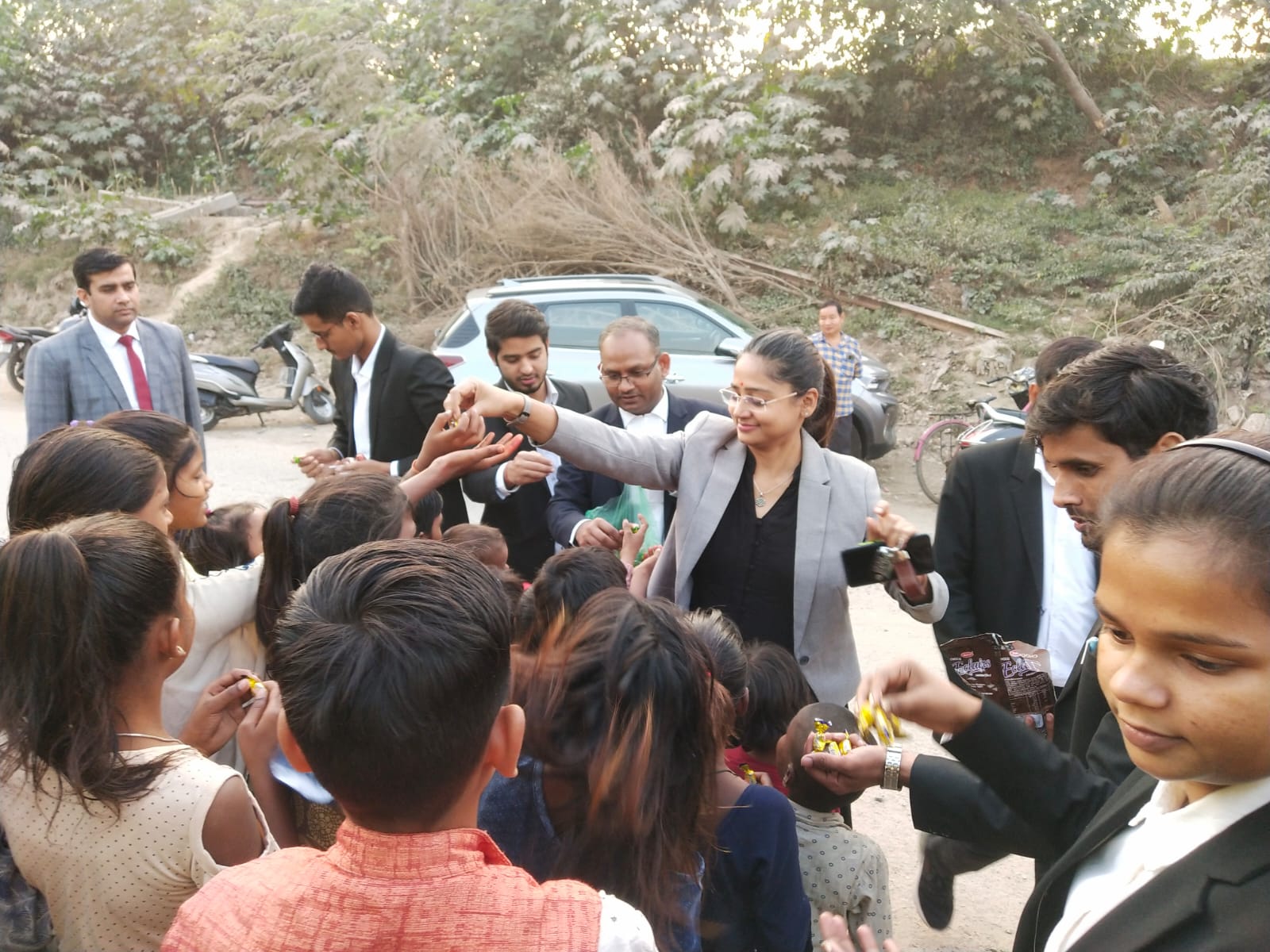 प्रयागराज:बाल दिवस के अवसर पर नोडल अधिकारी श्रीमती निशा झा की अध्यक्षता में साक्षरता एवं जागरूकता शिविर का आयोजन
