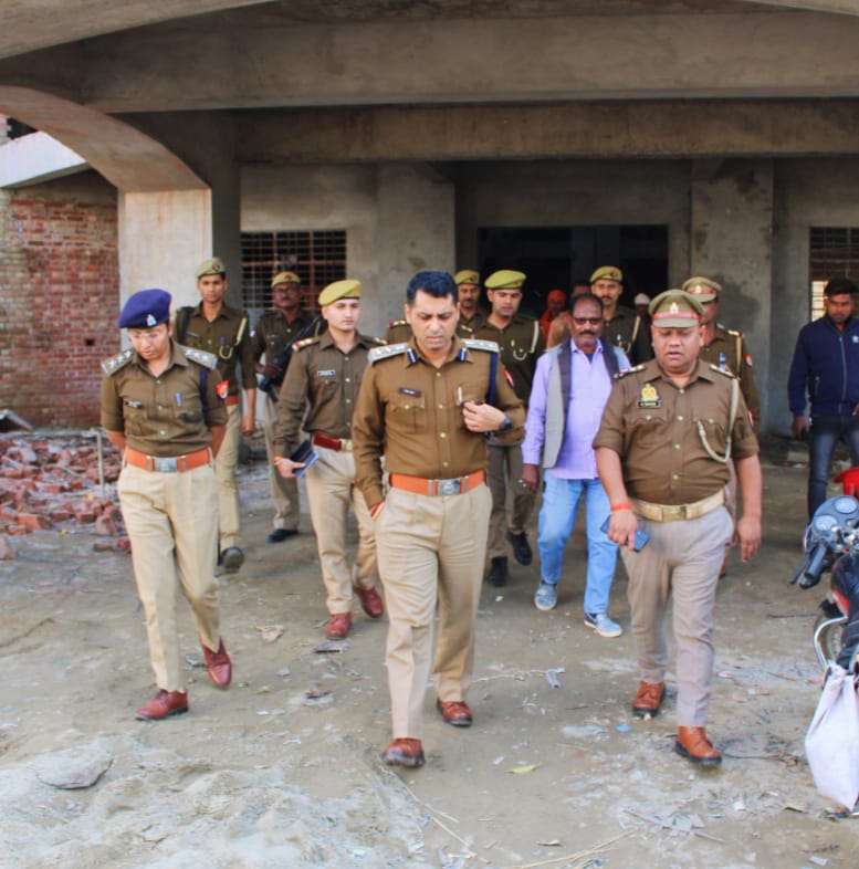 पीलीभीत:एसपी ने करोड़ों रुपए की लागत से बनाए जा रहे थाने का किया निरीक्षण