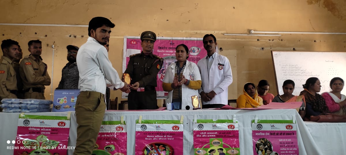 फर्रुखाबाद:बाल सुरक्षा सप्ताह के तहत आयोजित हुआ किशोर स्वास्थ्य मंच सोशल मीडिया से भी बढ़ रहे यौन शोषण व बाल अपराध-डॉ दलवीर सिंह