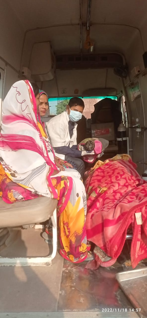 औरया: एक बार फिर अस्पताल ले जाते समय एंबुलेंस में प्रसूता ने बच्चे को दिया जन्म
