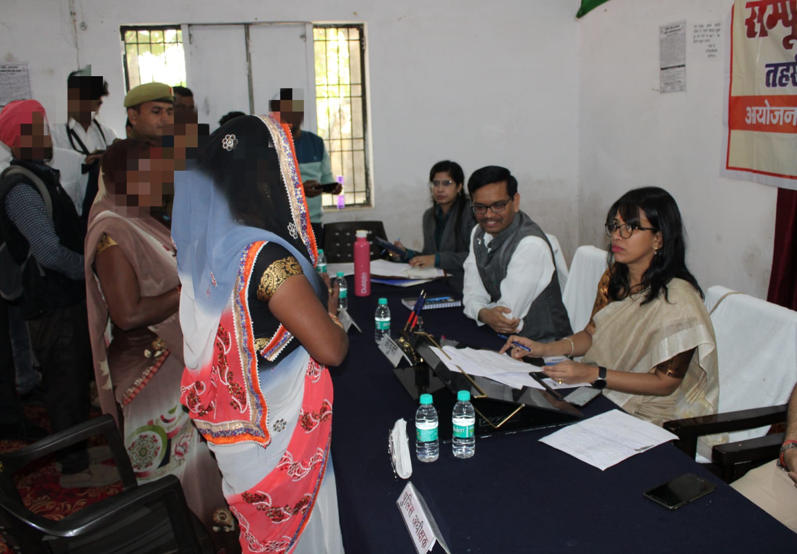 पीलीभीत : मंडलायुक्त बरेली की अध्यक्षता में जिलाधिकारी एवं पुलिस अधीक्षक ने सम्पूर्ण समाधान दिवस के अवसर पर सुनीं जनता की समस्याएं।