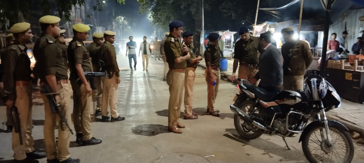 प्रयागराज:यातायात माह 2022 के दृष्टिगत वरिष्ठ पुलिस अधीक्षक नगर के द्वारा यातायात नियमों के बारे में बताया गया