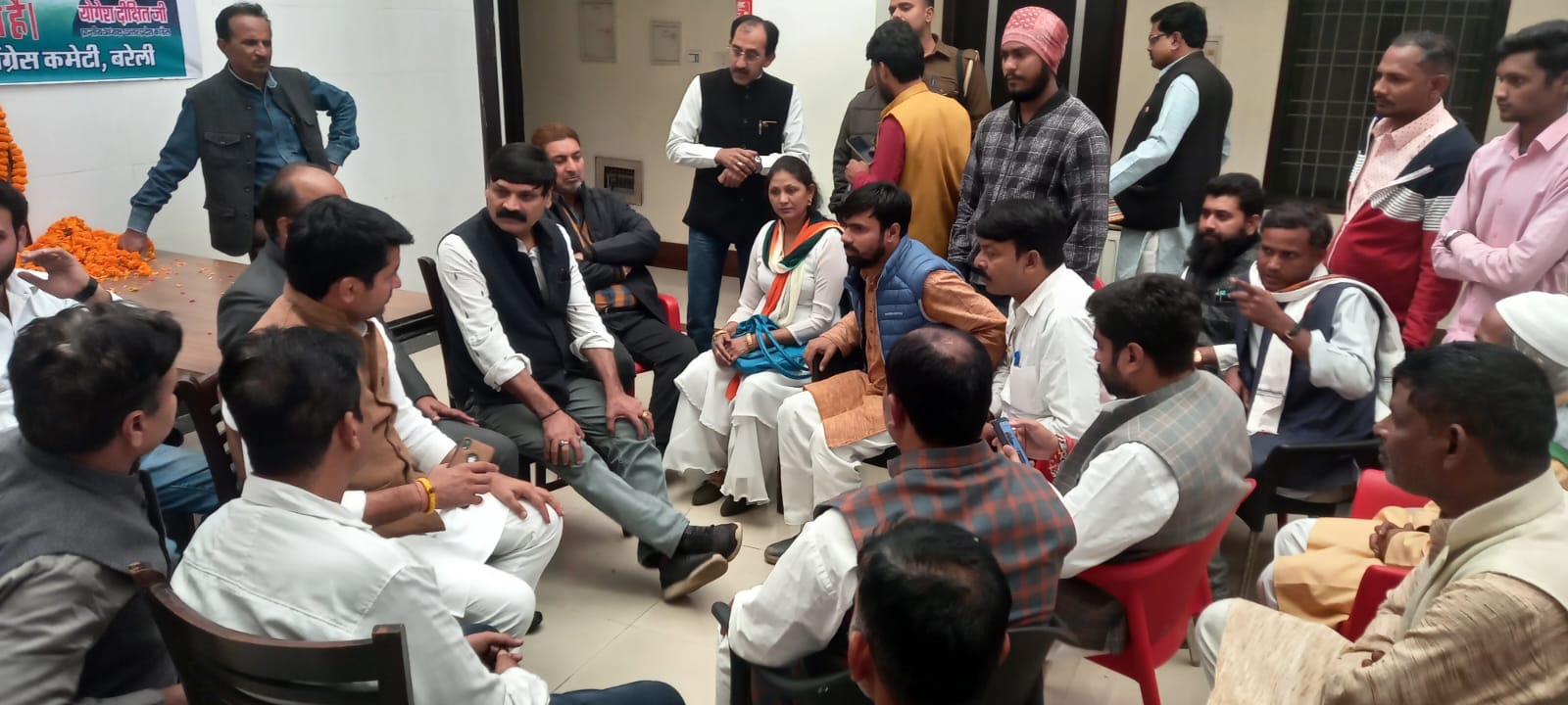 बरेली - योगोश दीक्षित ने सर्किट हाउस  में बरेली मंडल के समस्त जिला अध्यक्षों व संबंधित प्रभारीयों संग की बैठक दिए निर्देश।