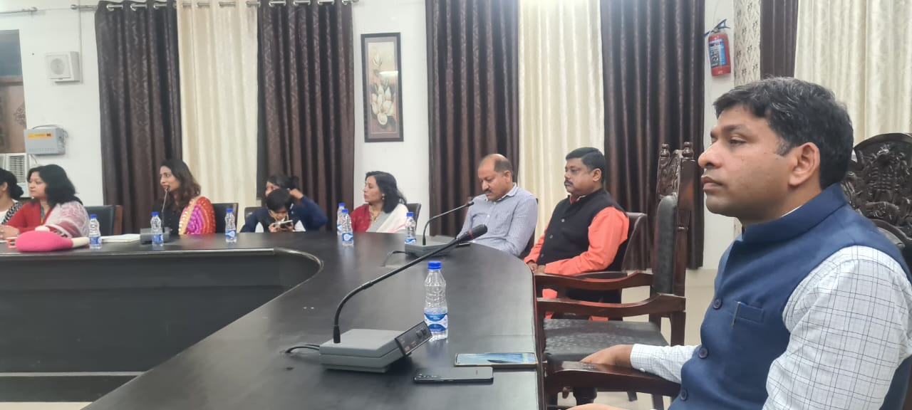 पीलीभीत : कौमी एकता पर हुई कवि व विचार गोष्ठी में तहसीलदार ने रखे विचार।