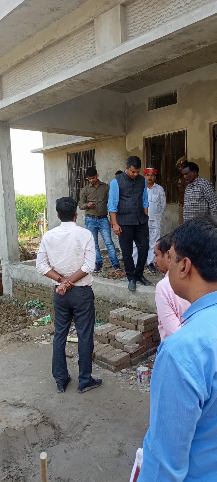 जौनपुर: जिलाधिकारी महोदय ने बक्शा ग्राम पंचायत के विकास कार्यों का लिया जायजा