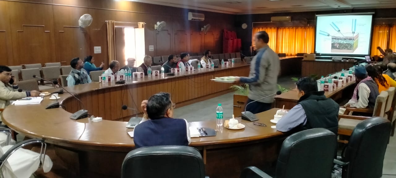 फर्रुखाबाद:अब धर्मगुरु बढ़ाएंगे टीकाकरण का ग्राफ जिला मुख्यालय में धर्मगुरुओं के साथ बैठक कर अभियान में मांगी मदद
