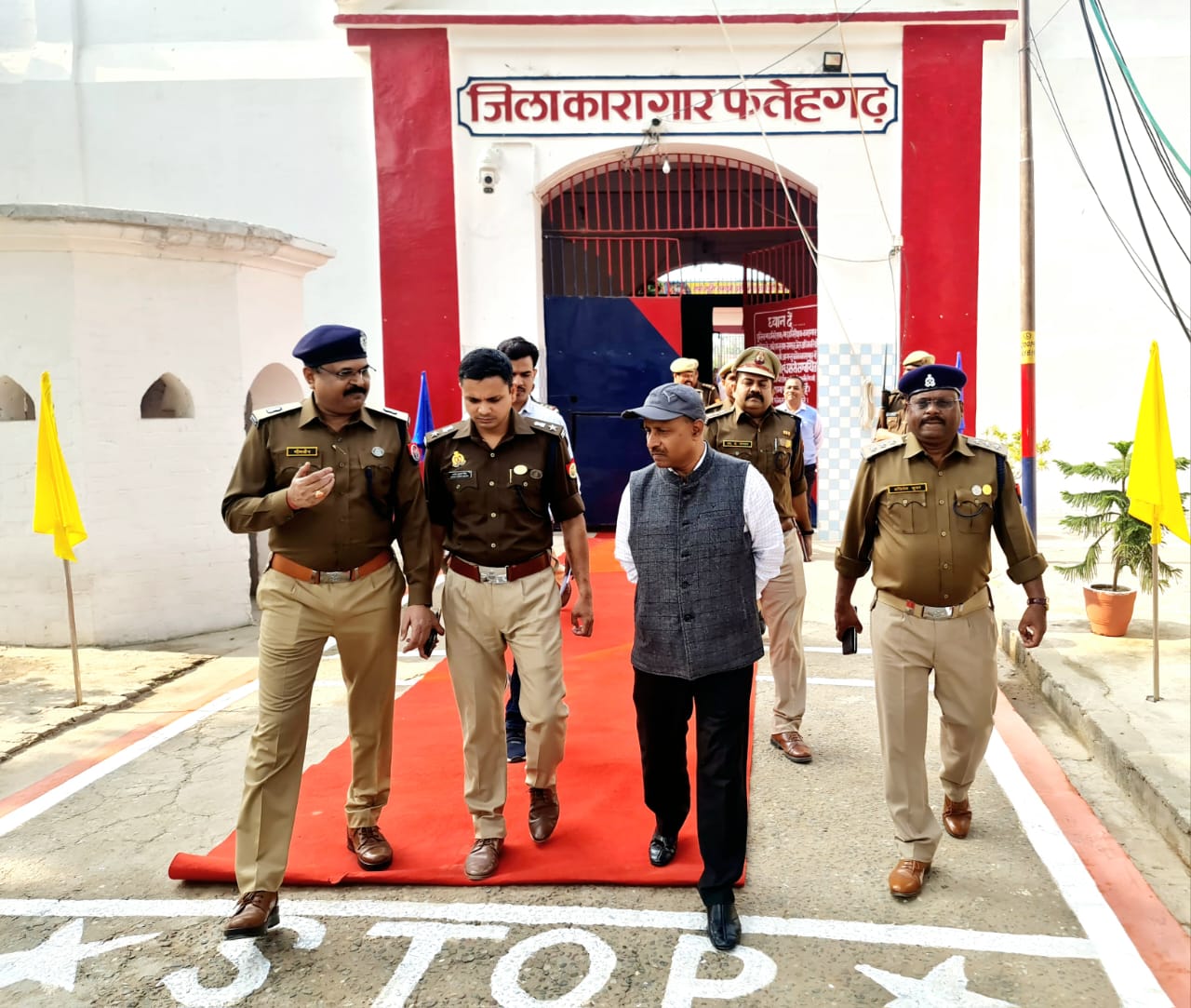 फर्रुखाबाद:डीएम, एसपी द्वारा संयुक्त रूप से केन्द्रीय कारागार का आकस्मिक निरीक्षण