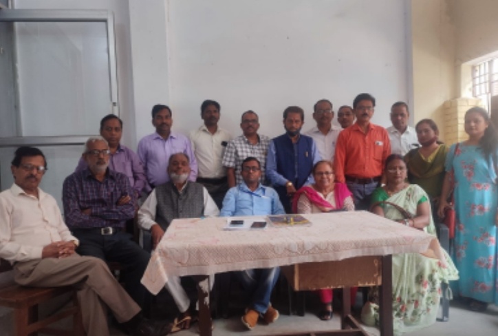 आँवला/बरेली - पहले सरकारी स्कूलों व मदरसों से गैर प्रशिक्षित अध्यापकों को हटायें फिर मान्यता प्राप्त स्कूलों पर सख्ती करें - जगदीश चन्द्र सक्सेना।