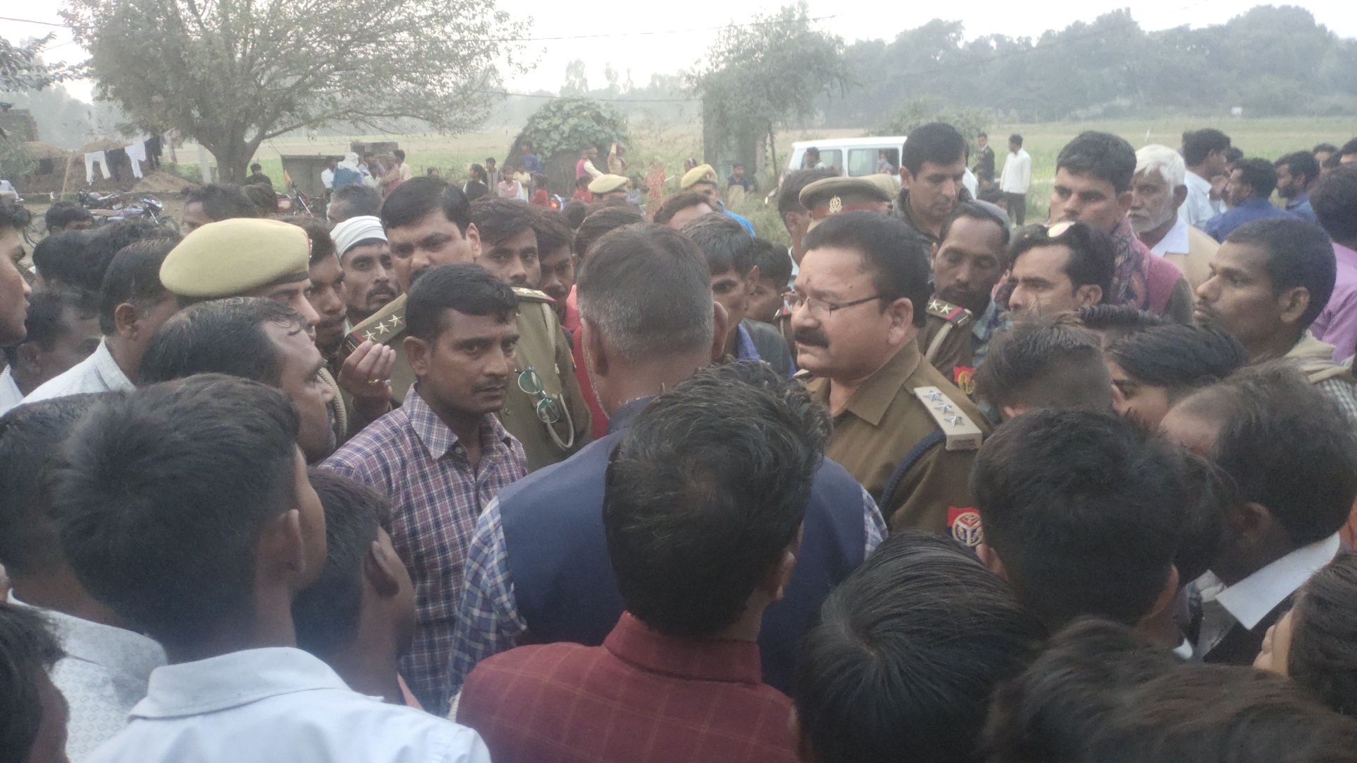 बरेली - आंवला शाहाबाद रोड पर बरसेर पेट्रोल पंप के समीप ट्रक से कुचलकर साईकिल सवार की मौत।