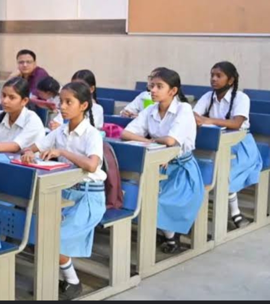 गौतमबुद्ध नगर: नोएडा में मासूमों की जान के साथ खिलवाड़, आदेश के बावजूद कई स्कूल खोले