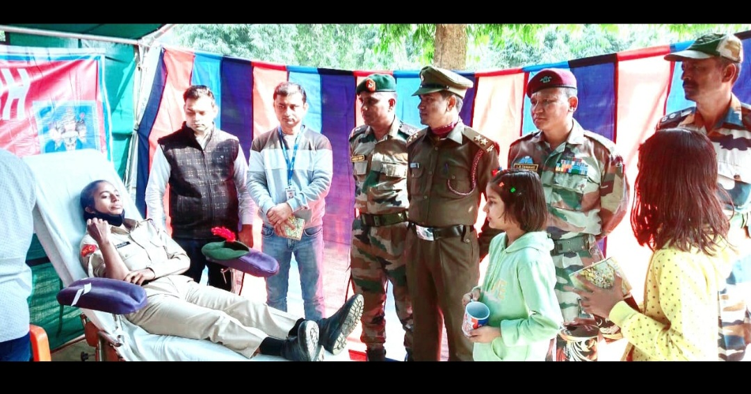 फर्रुखाबाद:एनसीसी के 75 वर्ष पूर्ण होने पर एनसीसी दिवस के अवसर पर म्युनिसिपल इंटर कॉलेज फतेहगढ़ में एनसीसी कैडेट्स ने किया रक्तदान