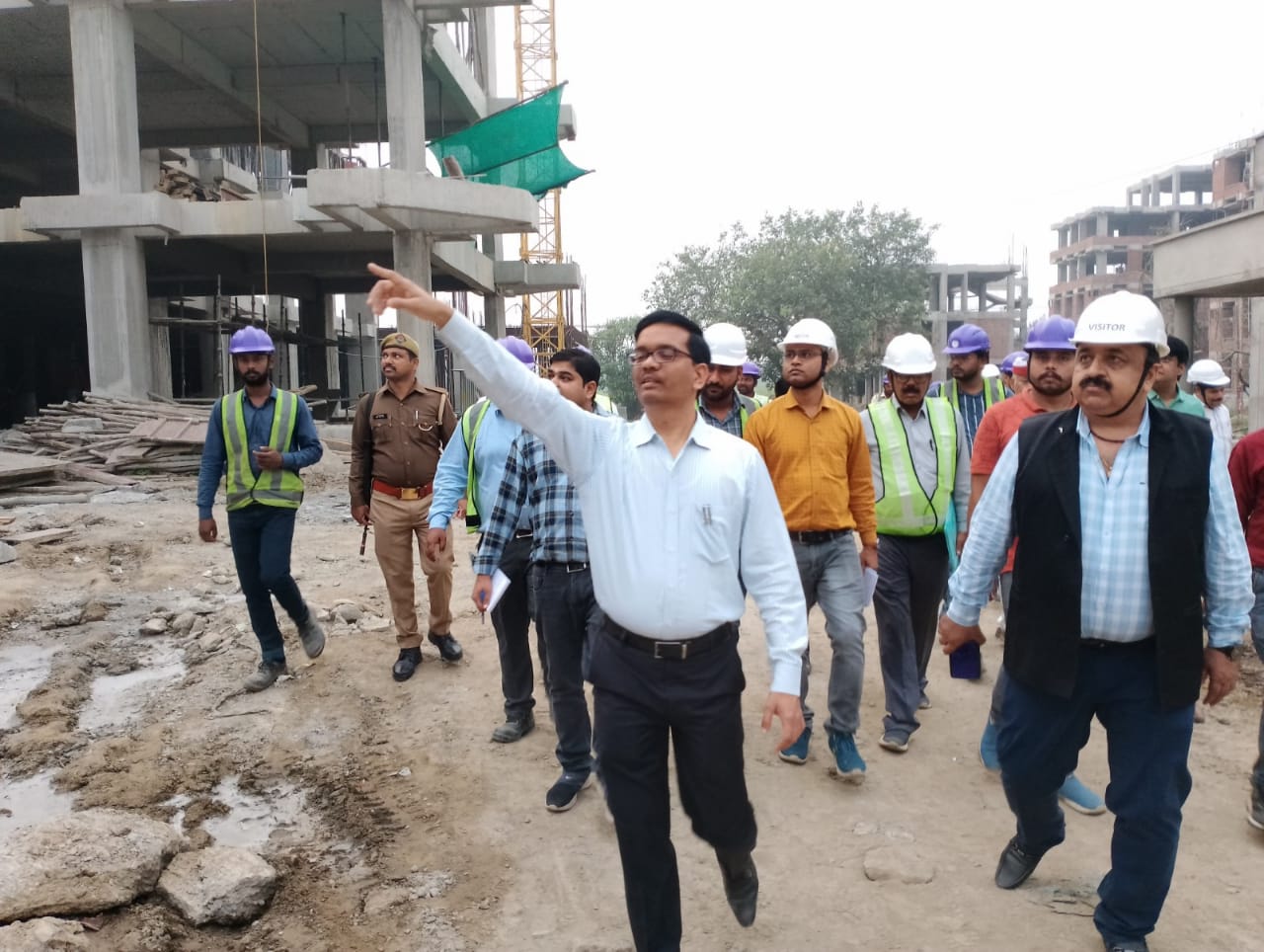 पीलीभीत: जिलाधिकारी द्वारा मेडिकल कालेज के निर्माण कार्यों में तेजी लाने के दिये निर्देश।