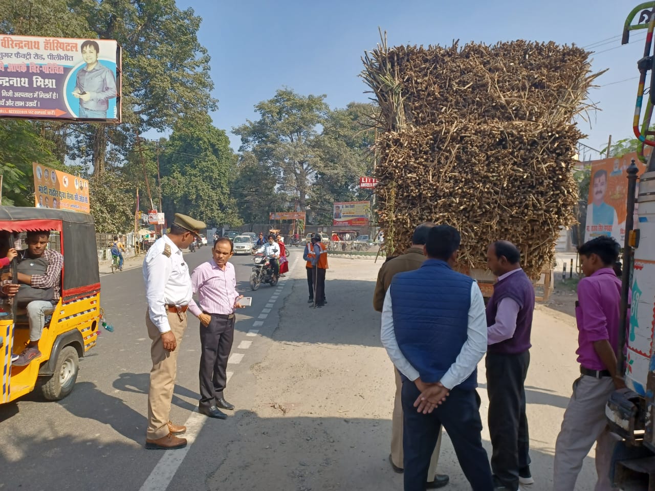 पीलीभीत :पुलिस अधीक्षक के निर्देशन में एआरटीओ एवं टीएसआई द्वारा ओवरलोड, ओवरहाइट गन्ना वाहनों के विरूद्ध अभियान चलाकर 14 वाहनों के किए चालान