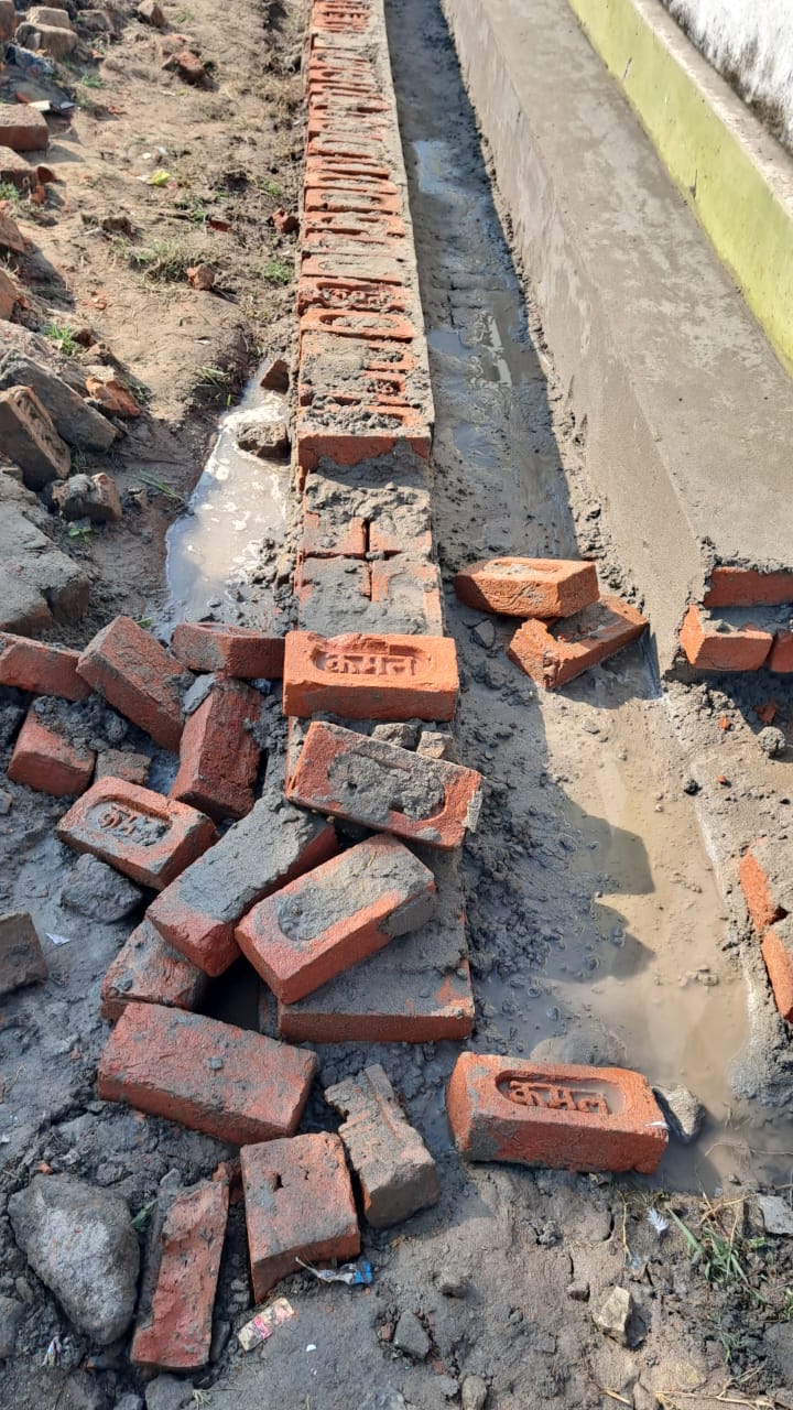 पीलीभीत:राणाप्रताप नगर में घटिया निर्माण का रुकवाया काम