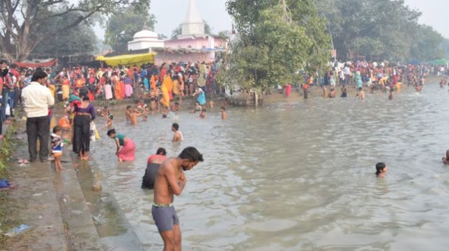 मैनपुरी : मार्कंडेय ऋषि की तपोभूमि पर कार्तिक पूर्णिमा पर श्रद्धालुओं ने लगाई आस्था की डुबकी