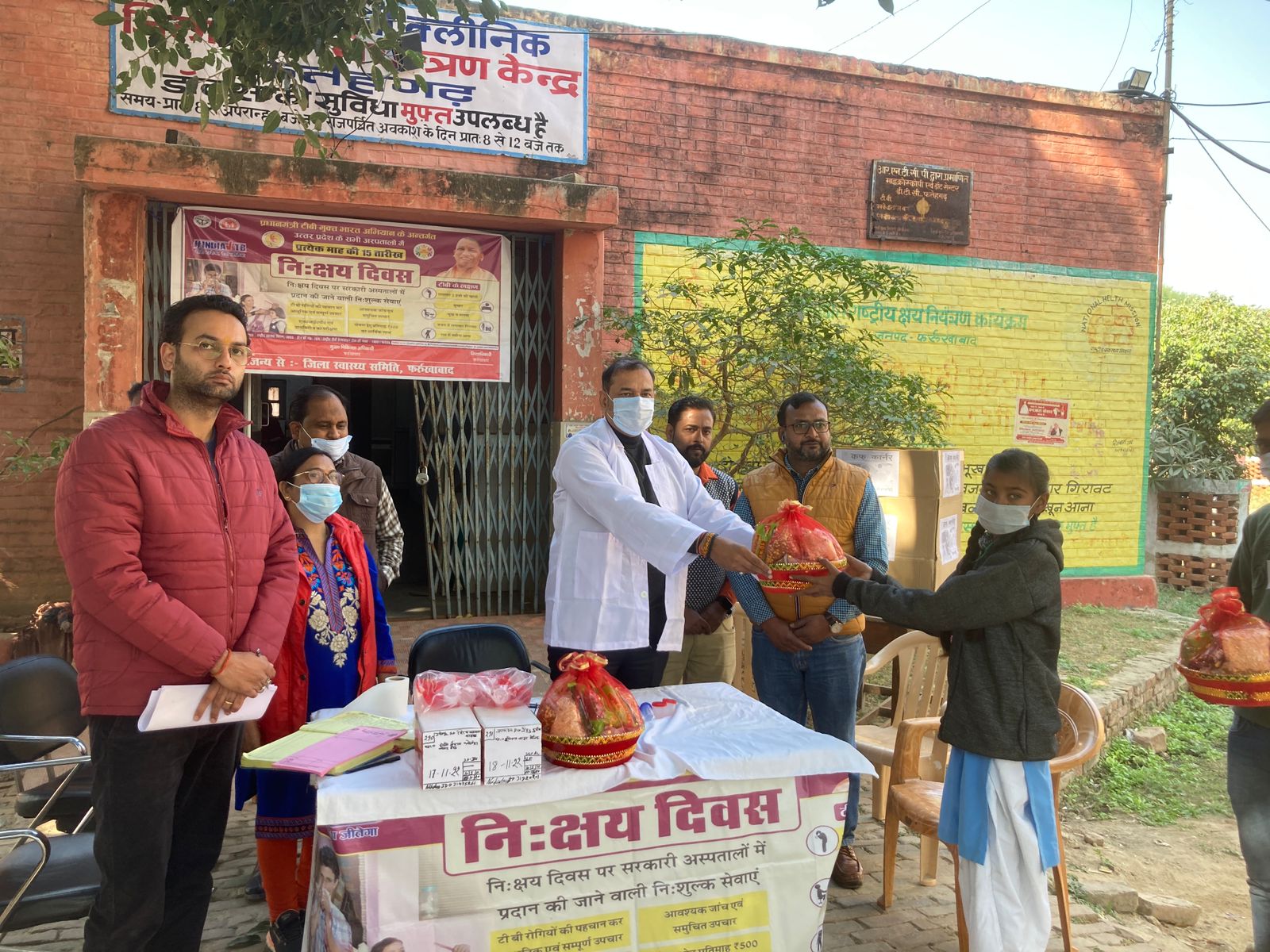 फर्रुखाबाद:निक्षय दिवस पर पांच क्षय रोगी लिये गये गोद ,सभी स्वास्थ्य केन्द्रों पर मनाया गया निक्षय दिवस