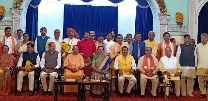 विदेश पहुंचा यूपी का प्रतिनिधिमंडल विदेशी निवेशकों को आमंत्रित करने , ऑन द स्पॉट हो रहा एमओयू