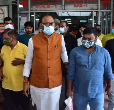 डॉक्टरों को नियमित राउंड लेने के देने निर्देश डिप्टी सीएम ब्रजेश पाठक
