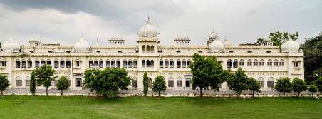 सीनियर्स ने लखनऊ यूनिवर्सिटी में जूनियर को दौड़ा-दौड़ाकर पीटा, जाने पूरा मामला