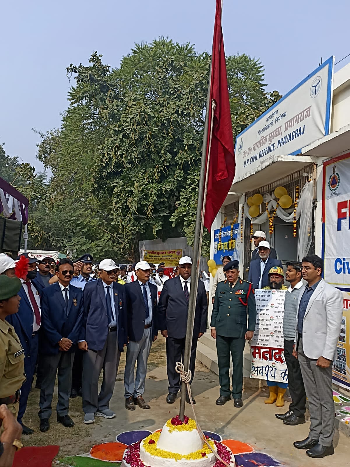 प्रयागराज: जिलाधिकारी/ नियंत्रक नागरिक सुरक्षा स्थापना दिवस की 60 वी वर्षगांठ पर ध्वजातोलन कर कार्यक्रम किया शुभारंभ