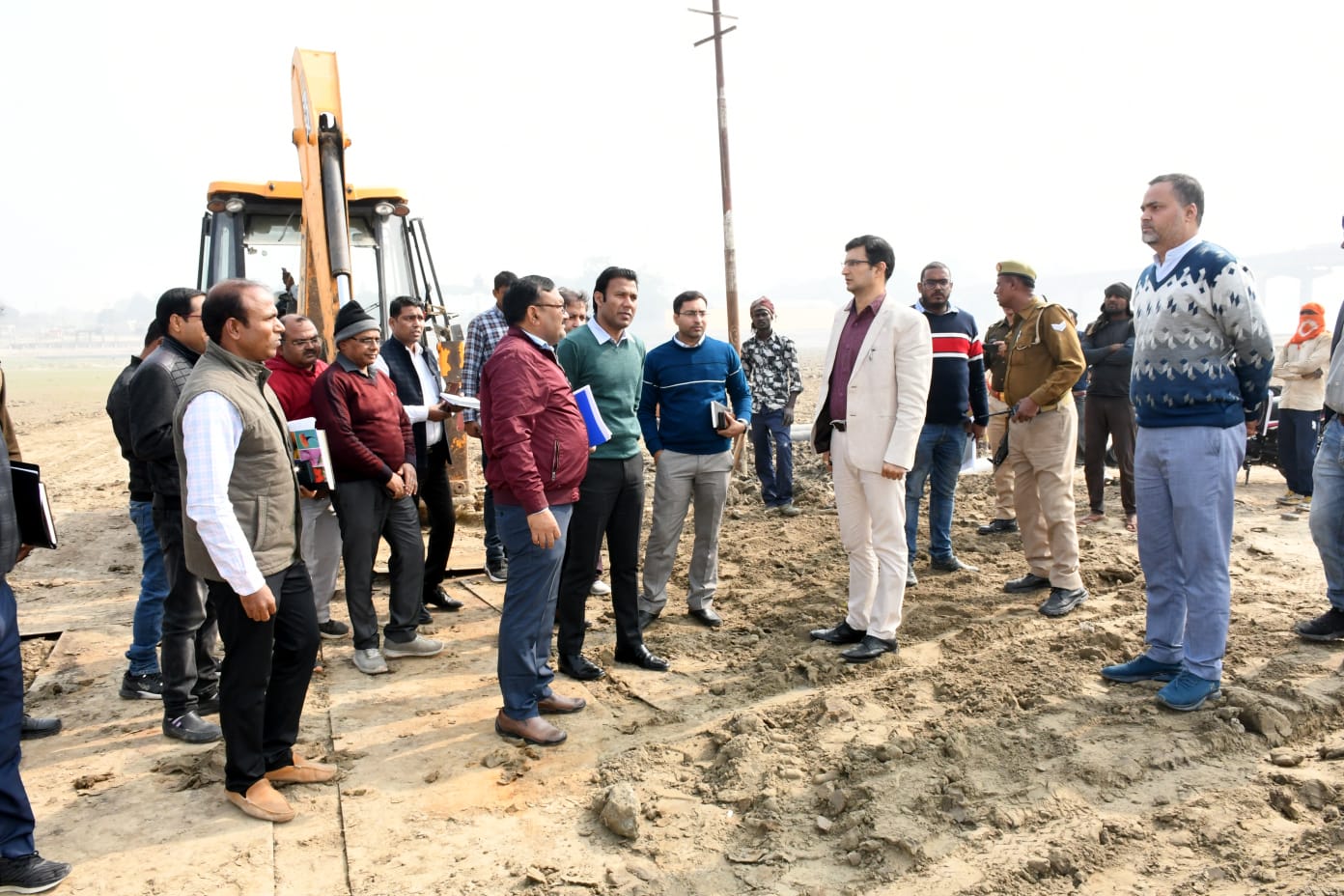 प्रयागराज:माघ मेला 2022-23 को सकुशल से संपन्न कराए जाने हैं मेला प्रशासन द्वारा कराई जा रही तैयारियों की समीक्षा मंडलायुक्त द्वारा की गई