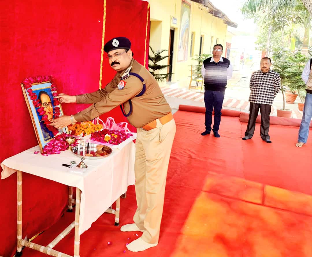 फर्रुखाबाद:भारतरत्न संविधान निर्माता डा. भीमराव आंबेडकर की पुण्यतिथि पर भावपूर्ण श्रद्धांजलि सभा का किया आयोजन