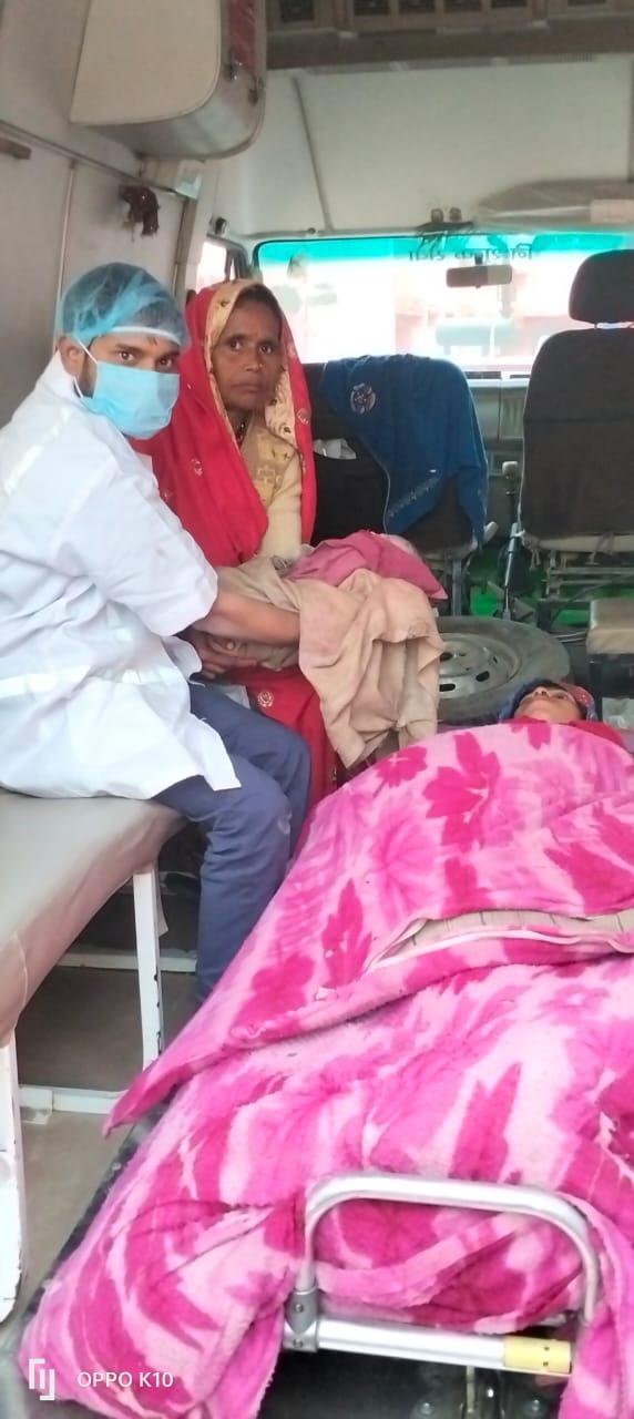 औरेया: एक बार फिर अस्पताल ले जाते समय एंबुलेंस में प्रसूता ने बच्चे को दिया जन्म