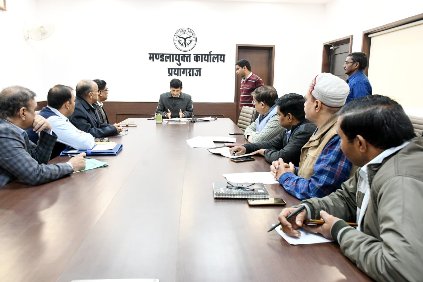 प्रयागराज:माघ मेला 2022- 23 को सकुशल संपन्न कराए जाने हेतु मेला प्रशासन द्वारा की जा रही तैयारियों की समीक्षा आज प्रमुख सचिव, नगर विकास अमृत अभिजात द्वारा वीडियो कांफ्रेंसिंग के माध्यम से की गई