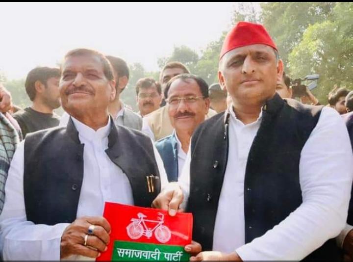 इटावा :प्रसपा का पुनः हुआ मिलन ,चाचा की हुई घर बापसी