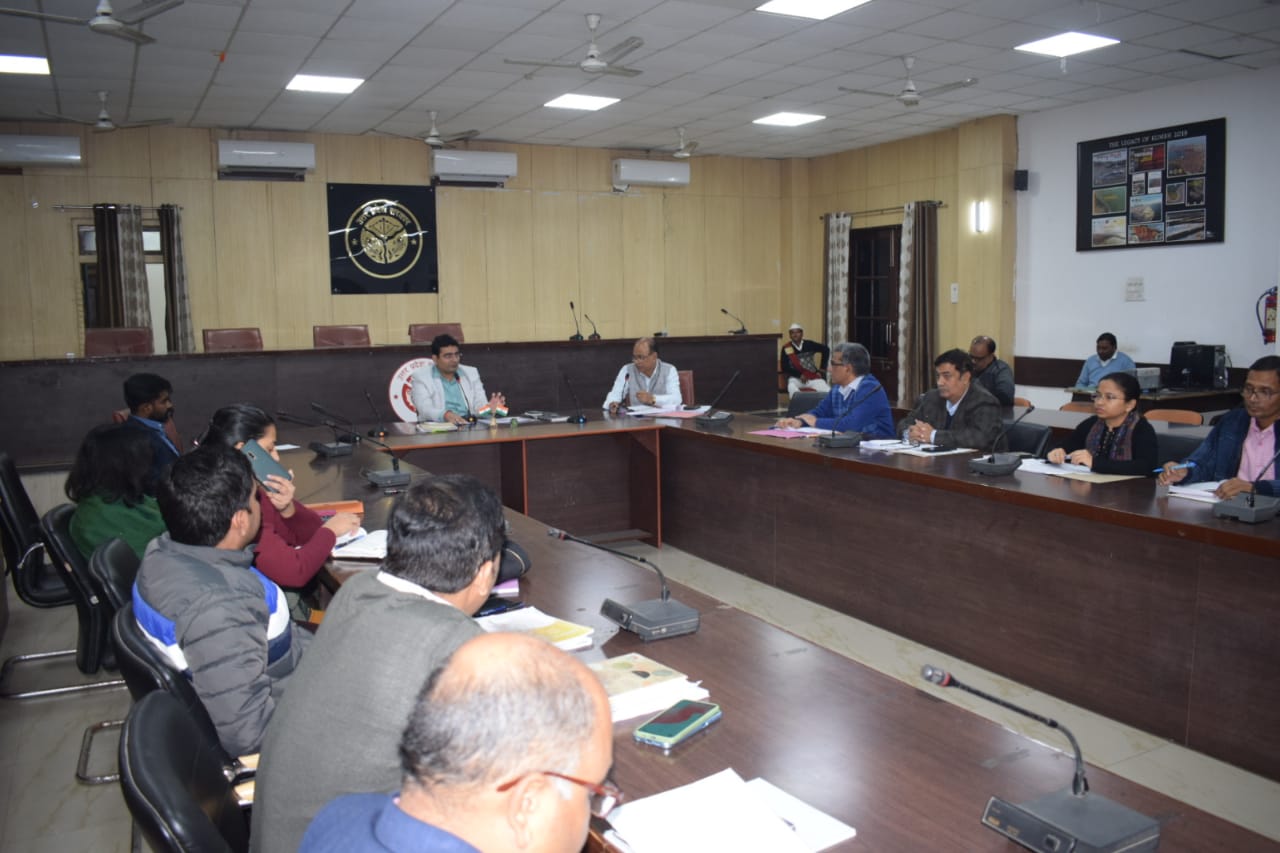 प्रयागराज-जिलाधिकारी की अध्यक्षता में कर-करेत्तर की समीक्षा बैठक सम्पन्न
