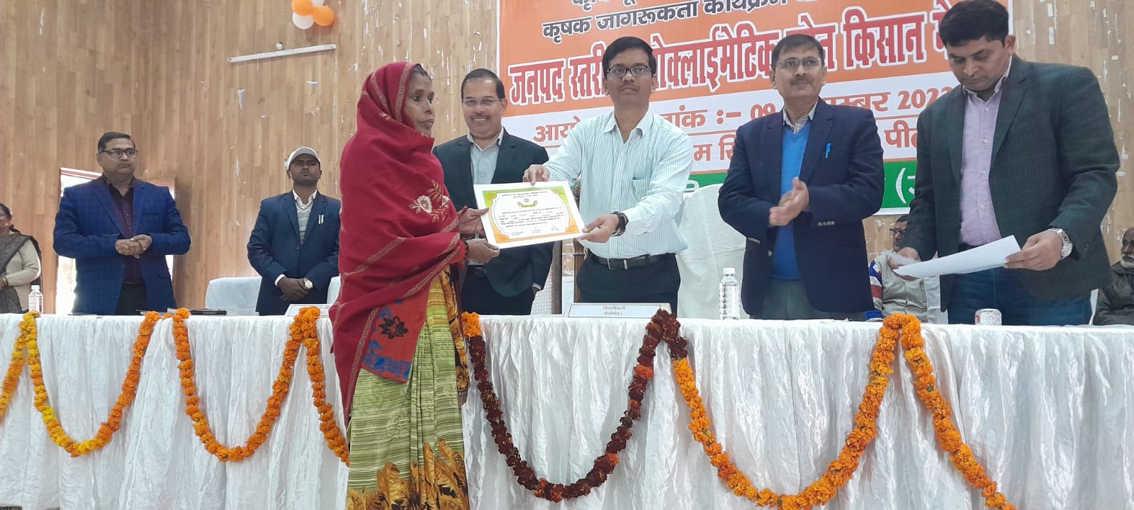 पीलीभीत :कृषि सूचना तंत्र के सृदृढीकरण के अन्तर्गत किसानों को नई तकनीकी से जोड़ा जाये।