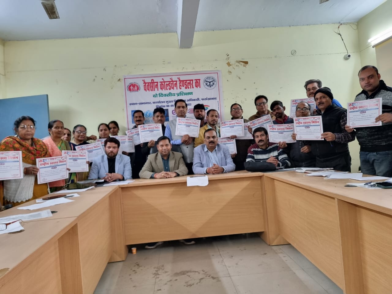 फर्रुखाबाद:वैक्सीन के बेहतर प्रबंधन के लिए कोल्ड चेन हैंडलर्स को दिया गया प्रशिक्षण टीकाकरण ही बच्चों को जानलेवा बीमारियों से रखता सुरक्षित -डीआईओ