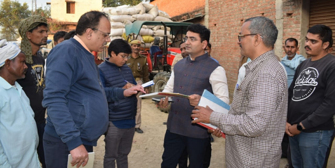 प्रयागराज-जिलाधिकारी ने लेडियारी के नीबी तथा लेडियारी मण्डी समिति में बनाये गये धान क्रय केन्द्र का किया औचक निरीक्षण