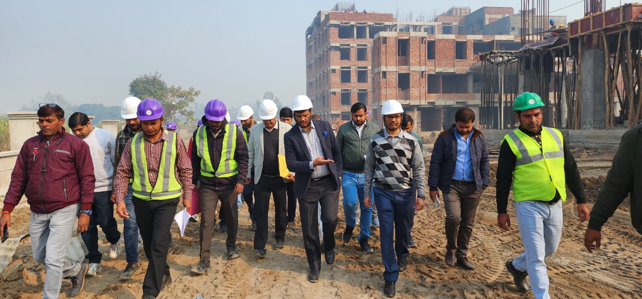 पीलीभीत:प्रमुख सचिव द्वारा जिला अस्पताल का किया गया औचक निरीक्षण।