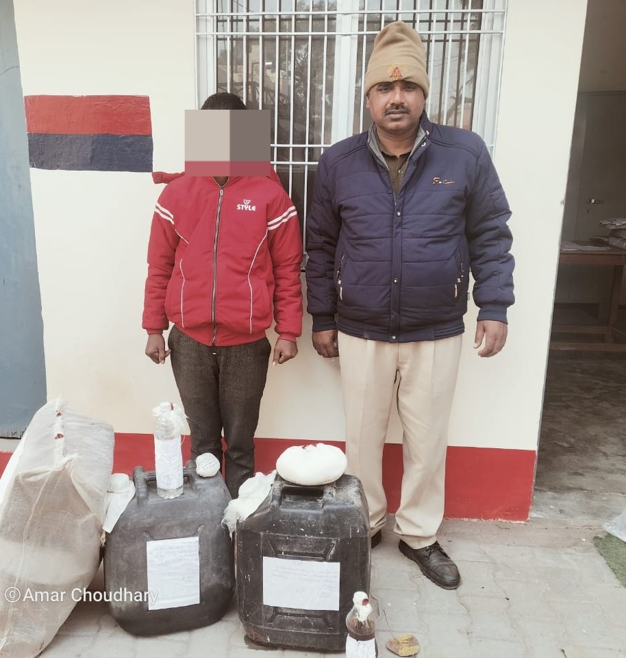 पीलीभीत: पुलिस ने कच्ची शराब के साथ दो आरोपियों को किया गिरफ्तार*