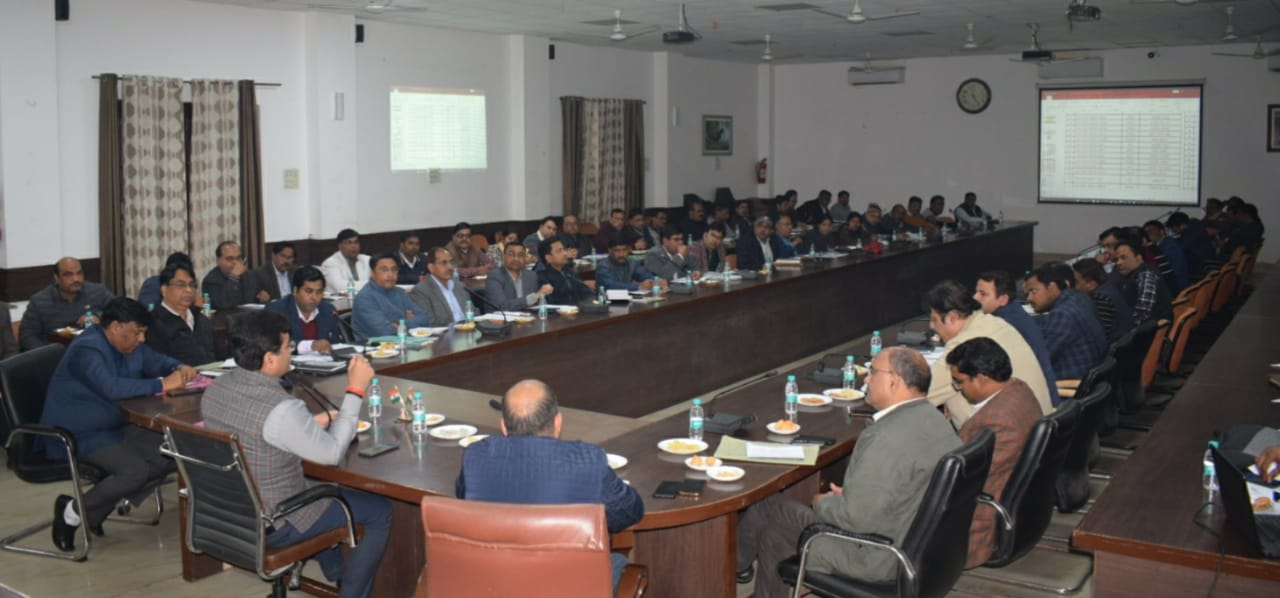 प्रयागराज-जिलाधिकारी ने विद्यालयों को गोद लिए हुए सभी अधिकारियों को इस सप्ताह अनिवार्य रूप से अपने-अपने विद्यालयों का भ्रमण कर चेक लिस्ट के अनुसार सभी आवश्यक व्यवस्थायें सुनिश्चित कराये जाने के दिए निर्देश