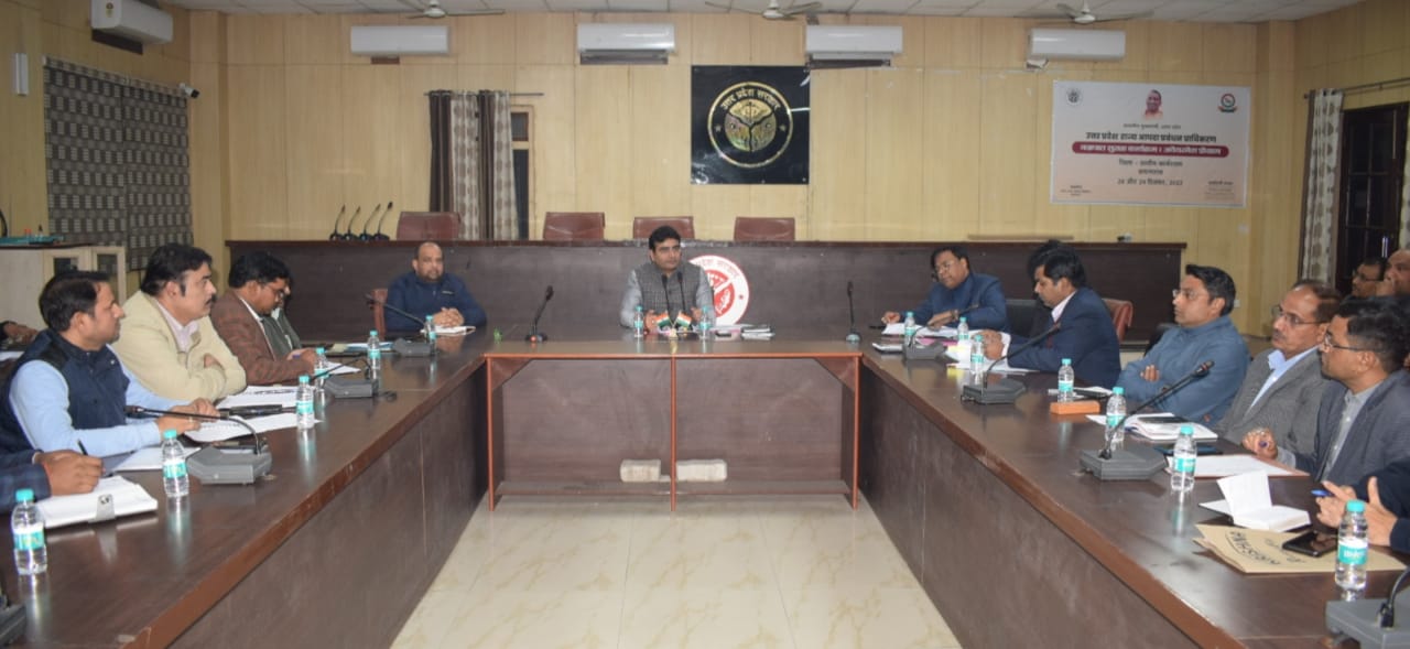 जिलाधिकारी प्रयागराज ने विद्यालयों को गोद लिए हुए सभी अधिकारियों को इस सप्ताह अनिवार्य रूप से अपने-अपने विद्यालयों का भ्रमण कर चेक लिस्ट के अनुसार सभी व्यवस्थाएं सुनिश्चित कराए जाने के दिए निर्देश