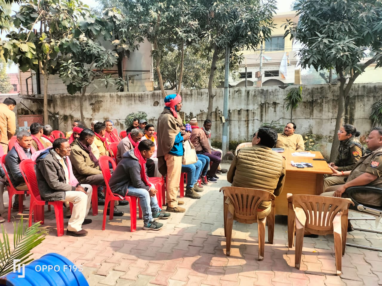 पीलीभीत :कानून व्यवस्था दुरुस्त के लिए चौकीदारों की ली बैठक