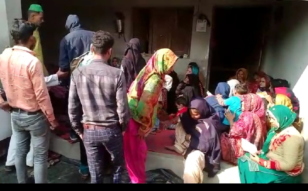 बरेली - कस्बा सिरौली जिंदगी से जंग हारा जीशान, इलाज के दौरान हुई मौत।