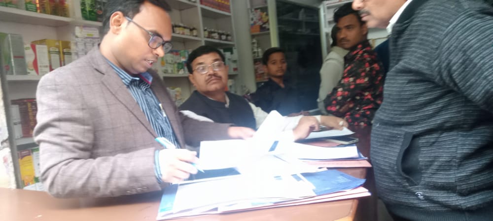 पीलीभीत:सेल टैक्स टीम ने दूसरे दिन भी मारा छापा