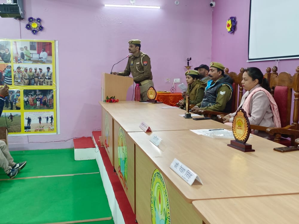 पीलीभीत:साइबर हेल्पडेस्क टीम थाना पूरनपुर द्वारा चलाया गया साइबर जागरुकता अभियान