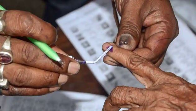 MP चुनाव: अखिल भारतीय कांग्रेस कमेटी के द्वारा रीवा जिले की सभी 8 विधानसभा क्षेत्रों में 3-3 नामों का बना पैनल