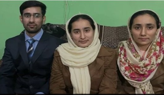 जम्‍मू: एक ही किताब से 3 भाई-बहन ने की पढ़ाई, साथ बने PCS अफसर और तीनों के पास नहीं है मोबाइल फोन , पढ़ें इनके अधिकारी बनने की अनोखी कहानी